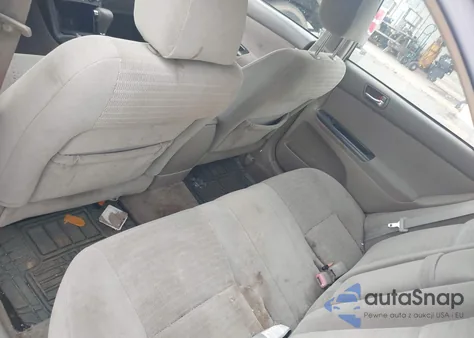 2005 Toyota Camry Le z USA, uszkodzony, nr VIN 4T1BE32K25U995760